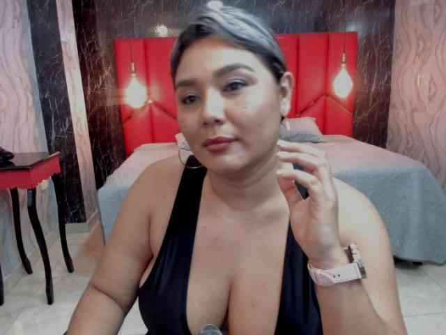 LatinaHoleQueen-1 LatinaHoleQueen-1
