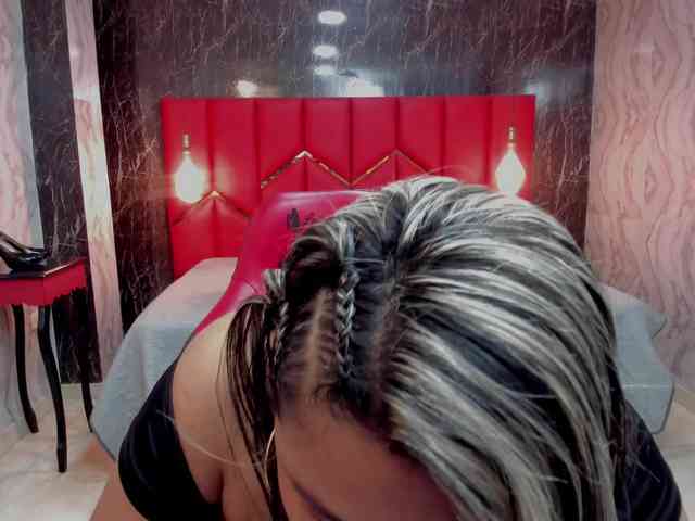 LatinaHoleQueen-1