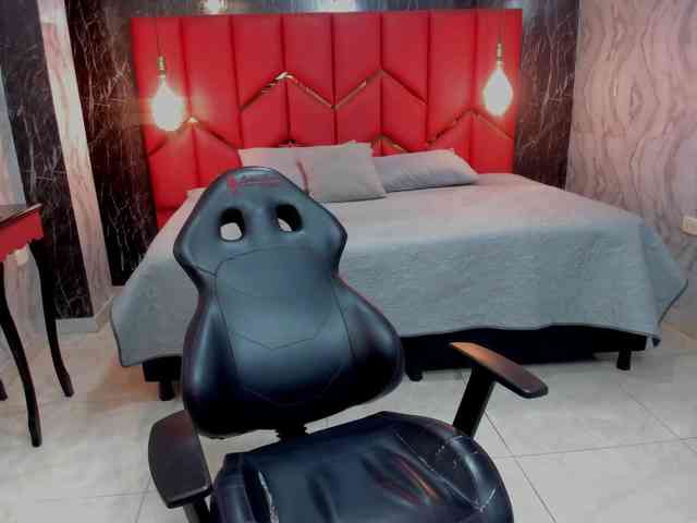 LatinaHoleQueen-1 webcam