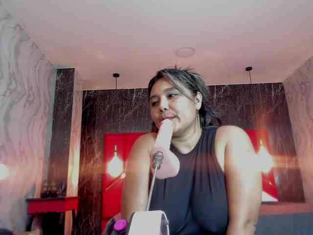 LatinaHoleQueen-1