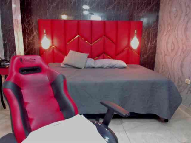 LatinaHoleQueen-1 webcam