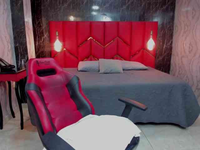 LatinaHoleQueen-1 webcam