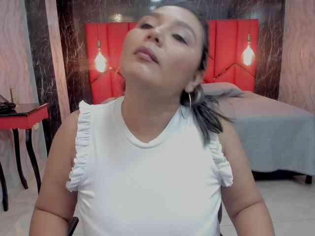LatinaHoleQueen-1 webcam