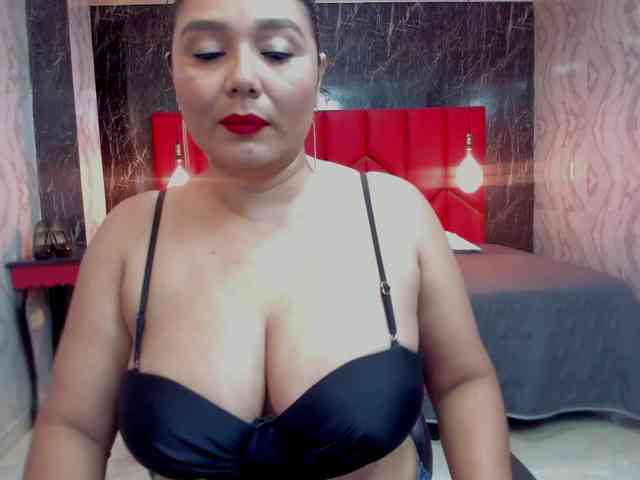 LatinaHoleQueen-1