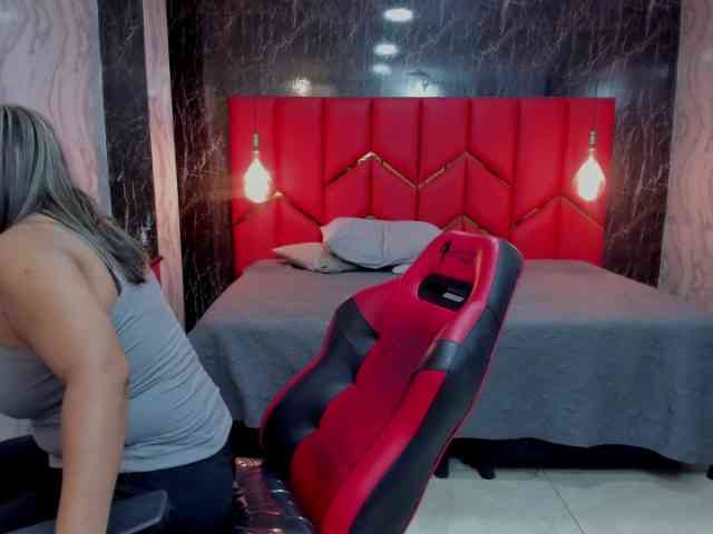 LatinaHoleQueen-1 webcam