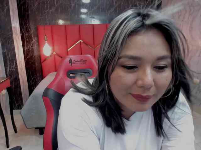 LatinaHoleQueen-1 webcam