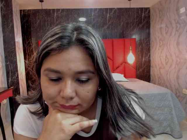 LatinaHoleQueen-1 webcam