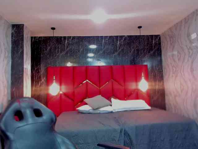 LatinaHoleQueen-1 webcam