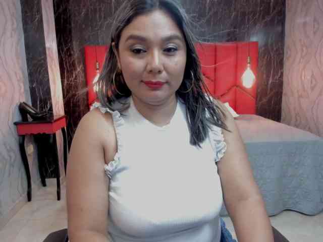 LatinaHoleQueen-1
