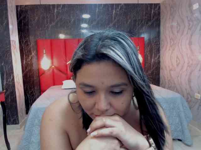 LatinaHoleQueen-1 webcam