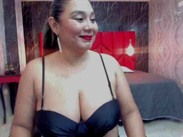 LatinaHoleQueen-1 webcam
