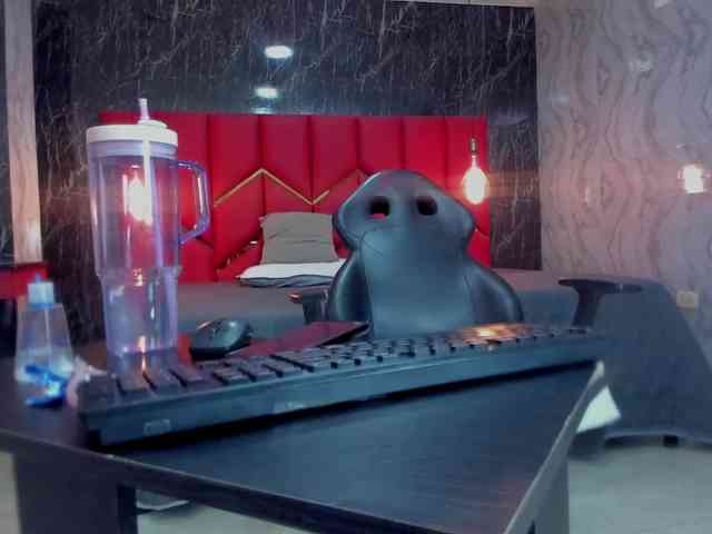 LatinaHoleQueen-1 webcam