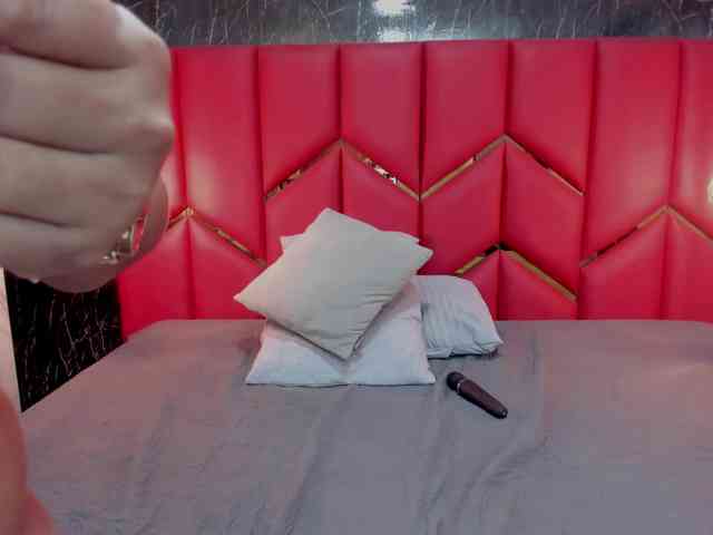 LatinaHoleQueen-1 webcam