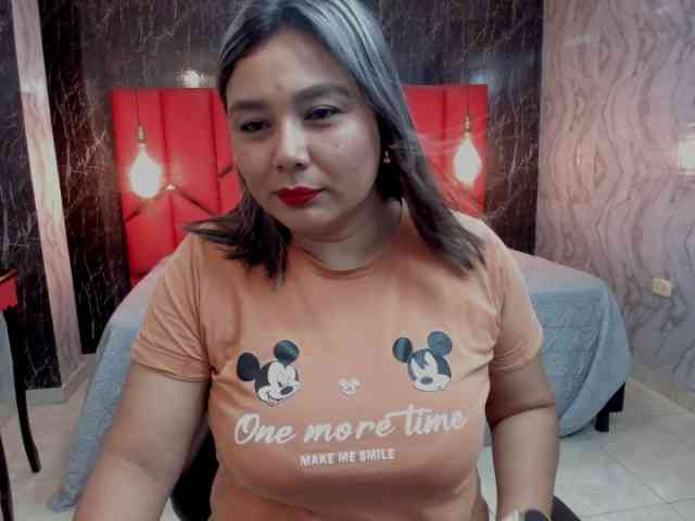 LatinaHoleQueen-1 - Girl 