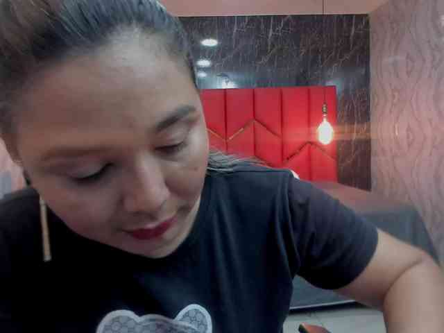 LatinaHoleQueen-1 webcam