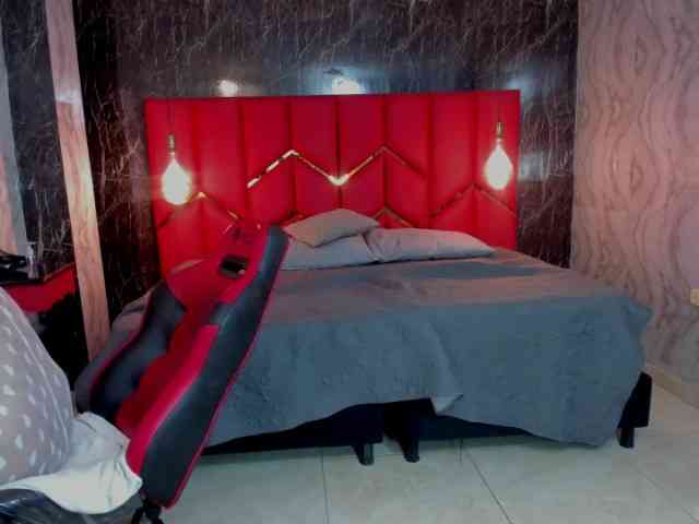 LatinaHoleQueen-1 webcam