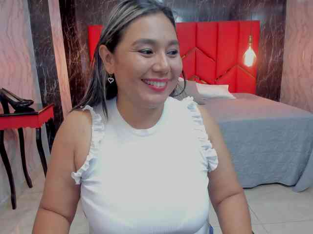 LatinaHoleQueen-1 webcam