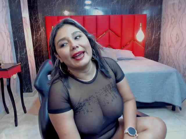 LatinaHoleQueen-1 webcam