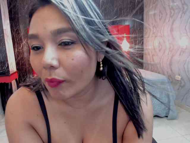 LatinaHoleQueen-1 LatinaHoleQueen-1