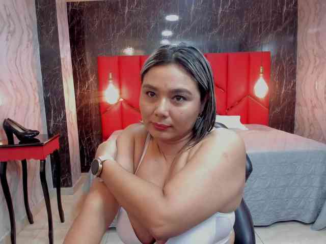 LatinaHoleQueen-1 webcam