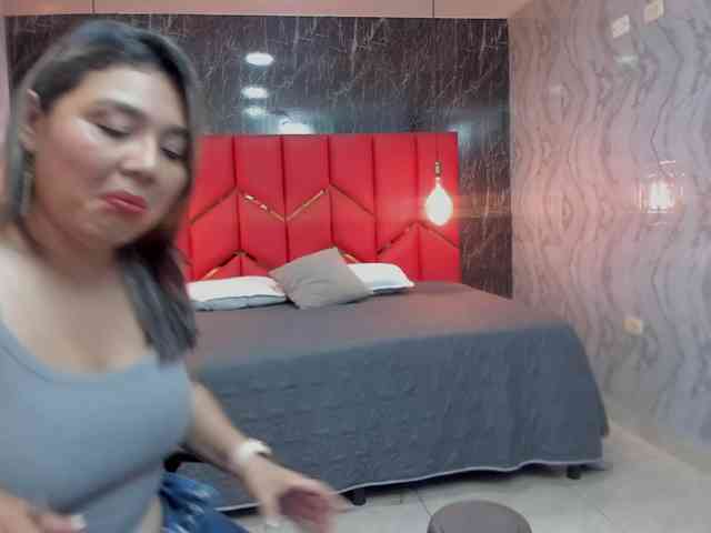 LatinaHoleQueen-1