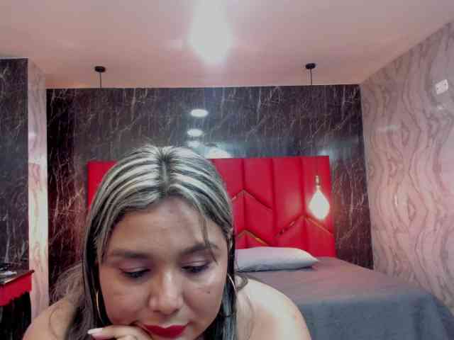 LatinaHoleQueen-1