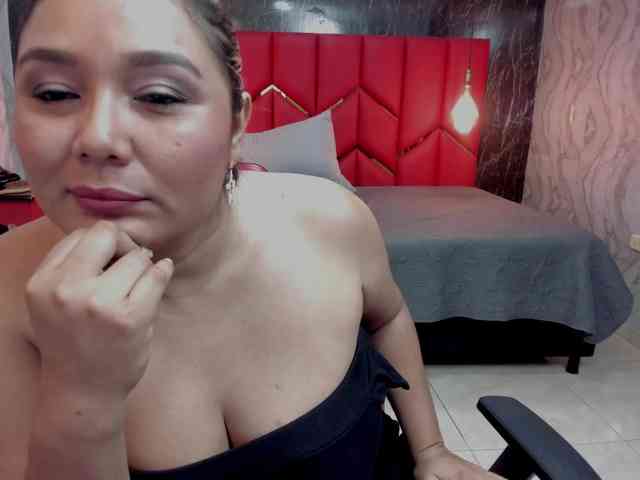LatinaHoleQueen-1 LatinaHoleQueen-1