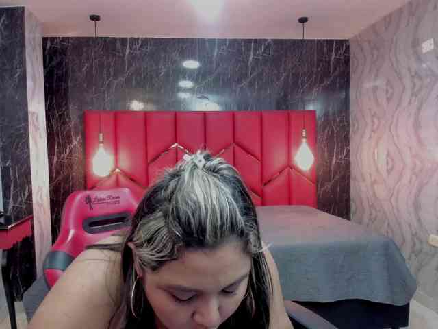 LatinaHoleQueen-1