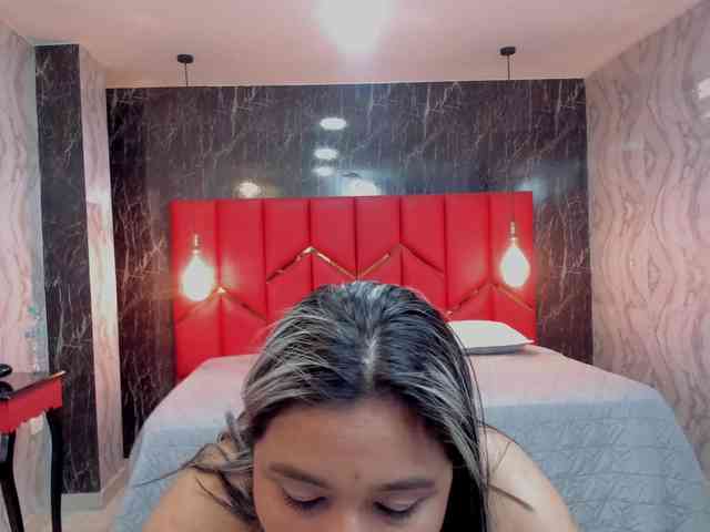 LatinaHoleQueen-1 webcam