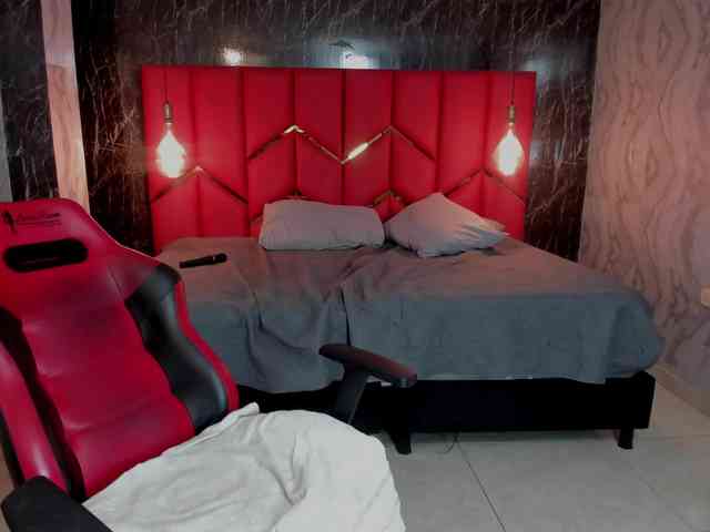 LatinaHoleQueen-1 webcam