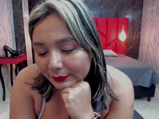 LatinaHoleQueen-1 webcam