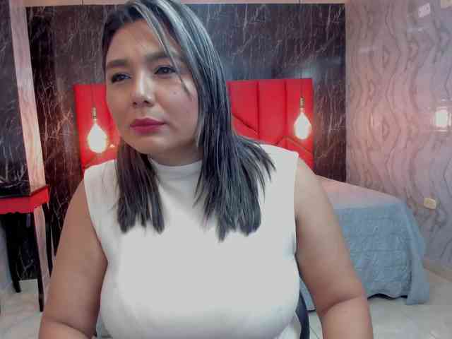 LatinaHoleQueen-1 webcam