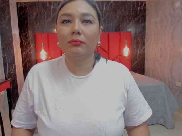 LatinaHoleQueen-1 webcam
