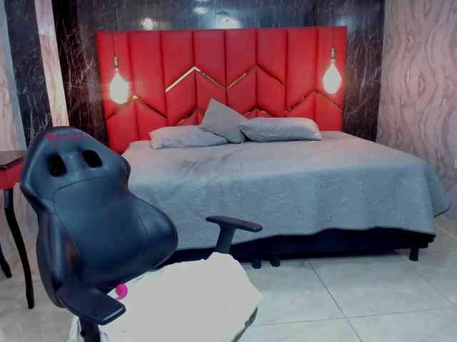 LatinaHoleQueen-1 webcam