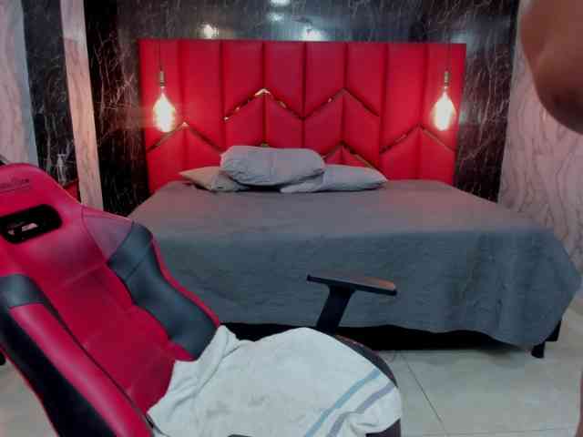 LatinaHoleQueen-1 webcam