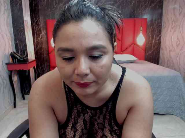 LatinaHoleQueen-1 webcam