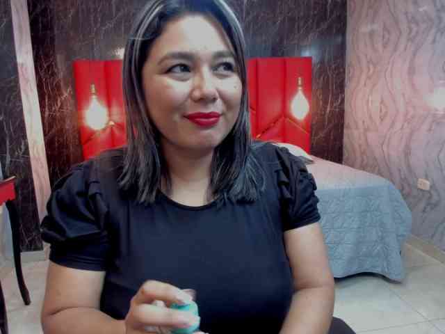 LatinaHoleQueen-1 webcam