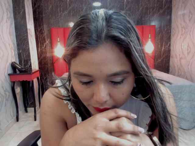 LatinaHoleQueen-1 webcam