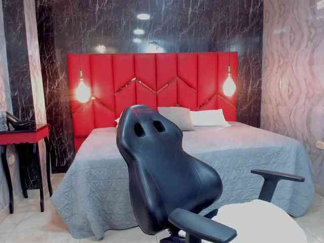 LatinaHoleQueen-1 webcam