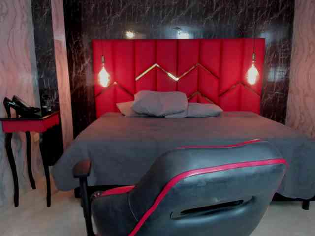 LatinaHoleQueen-1 webcam
