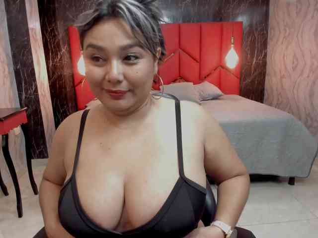 LatinaHoleQueen-1 webcam