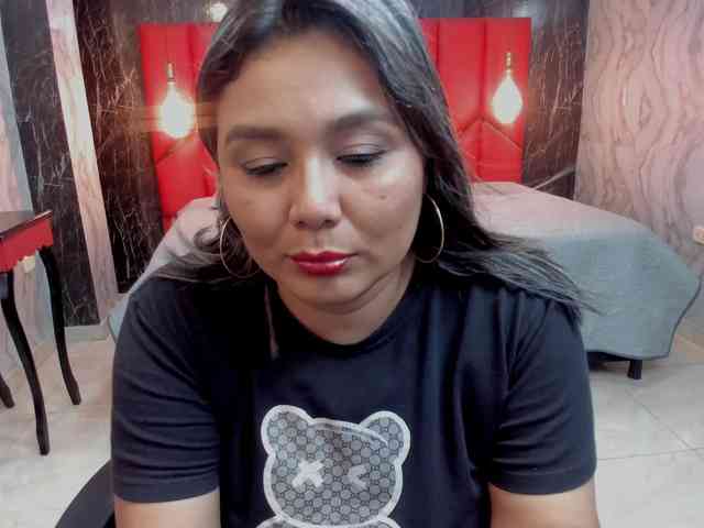 LatinaHoleQueen-1 webcam