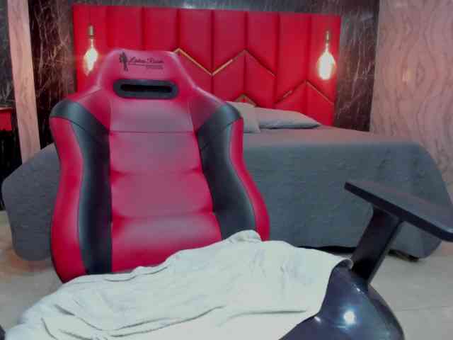 LatinaHoleQueen-1 webcam