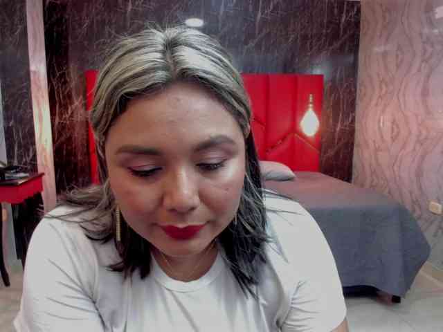 LatinaHoleQueen-1 webcam