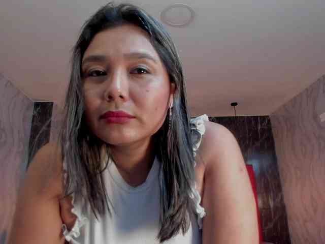 LatinaHoleQueen-1 LatinaHoleQueen-1