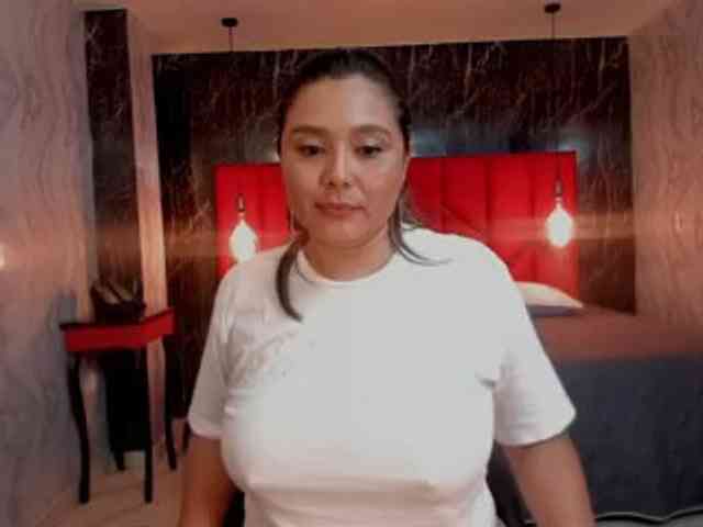 LatinaHoleQueen-1 webcam