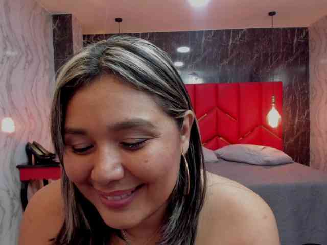LatinaHoleQueen-1 webcam