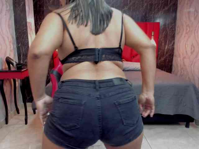 LatinaHoleQueen-1 webcam
