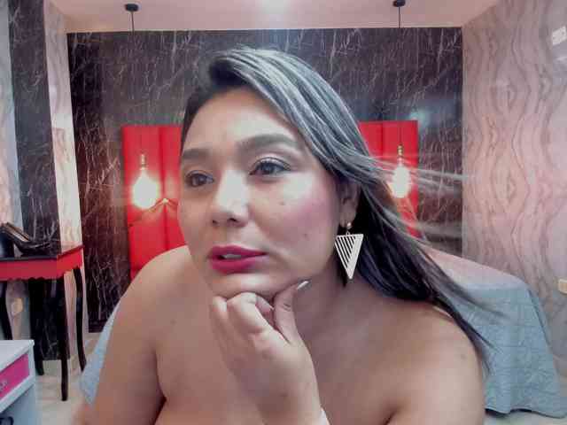 LatinaHoleQueen-1 webcam