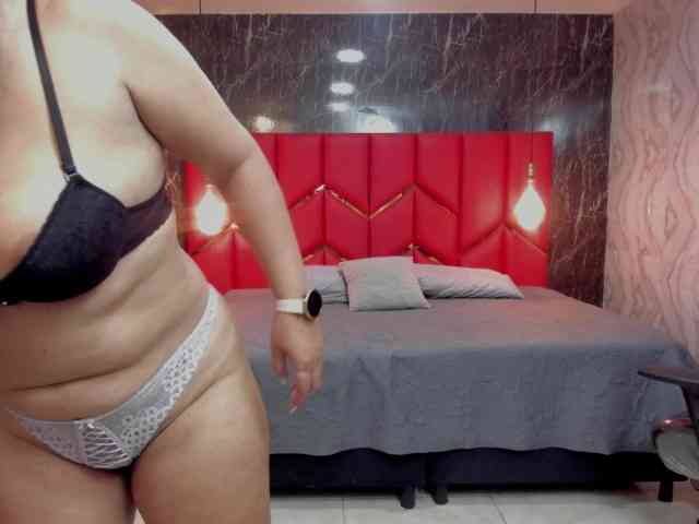 LatinaHoleQueen-1 webcam